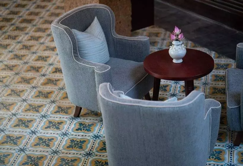 هتل Shintana Saya La Maison