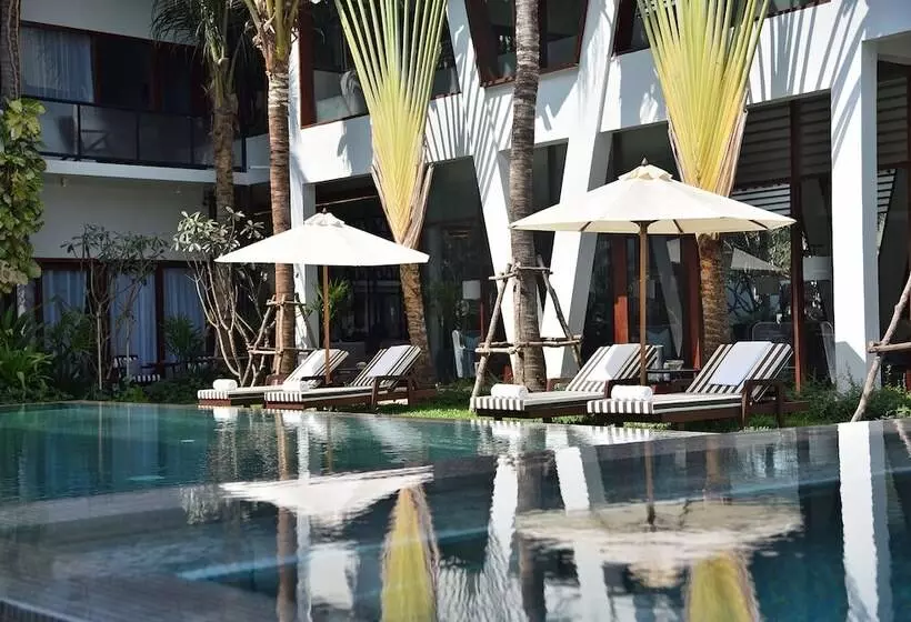 هتل Shintana Saya La Maison