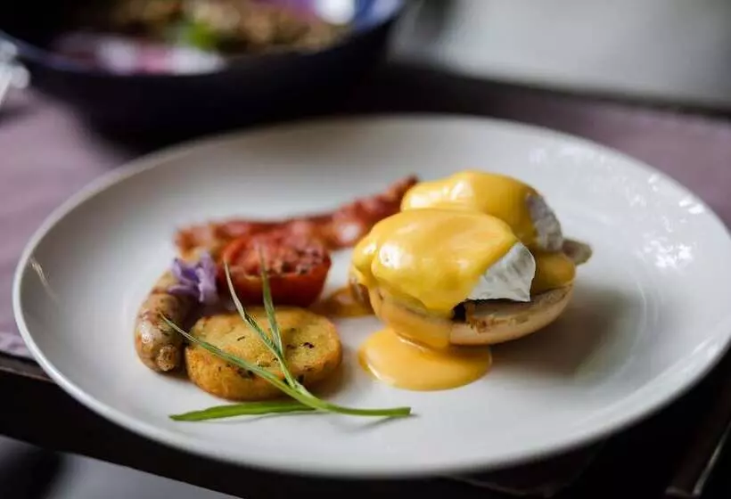 هتل Shintana Saya La Maison