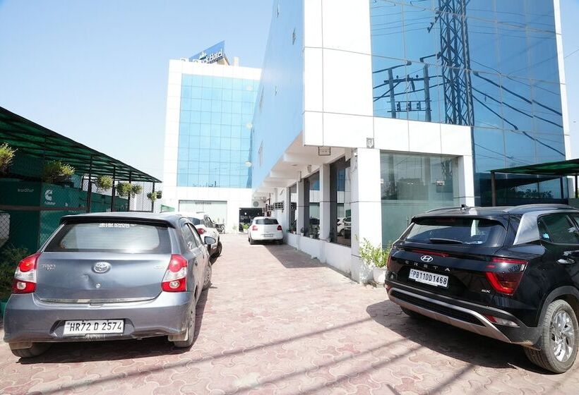 Hotel Treebo White Rock, Sohna Road