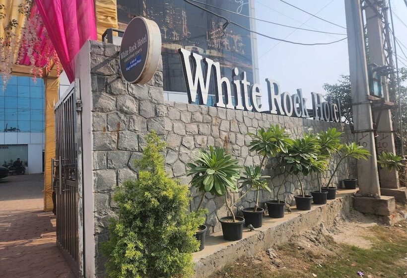 Hotel Treebo White Rock, Sohna Road