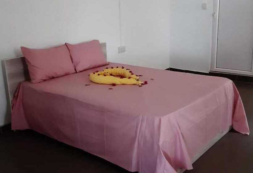 مبيت وإفطار A Big Room For Two People In A Nice Palais