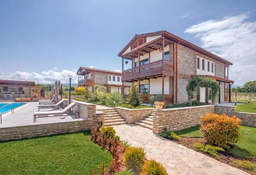 استراحتگاه Château Mosmieri Hotel & Winery