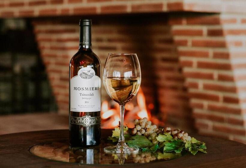 استراحتگاه Château Mosmieri Hotel & Winery