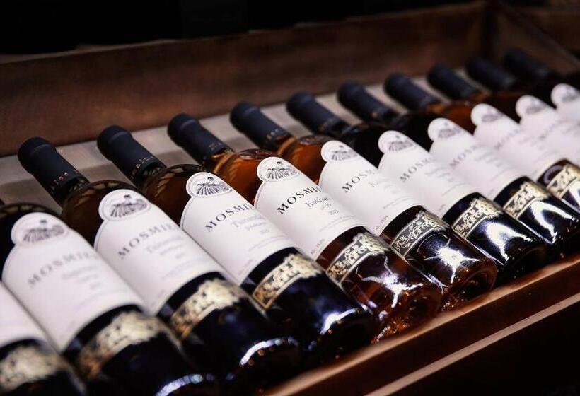 استراحتگاه Château Mosmieri Hotel & Winery