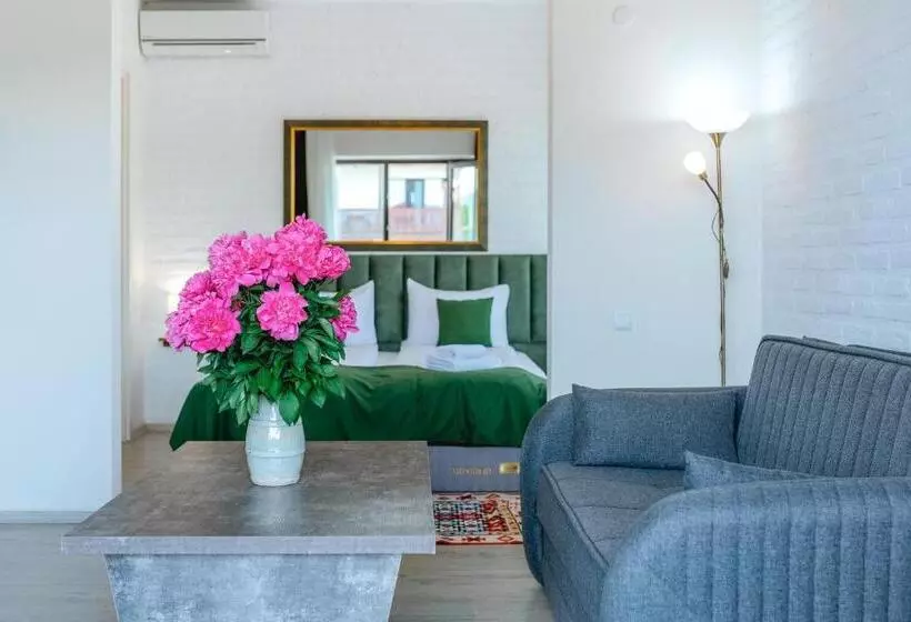 استراحتگاه Château Mosmieri Hotel & Winery