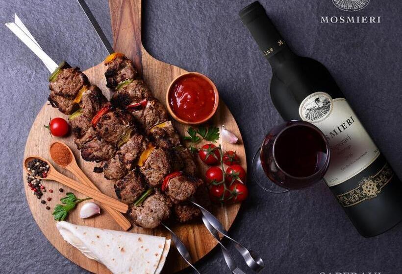 استراحتگاه Château Mosmieri Hotel & Winery