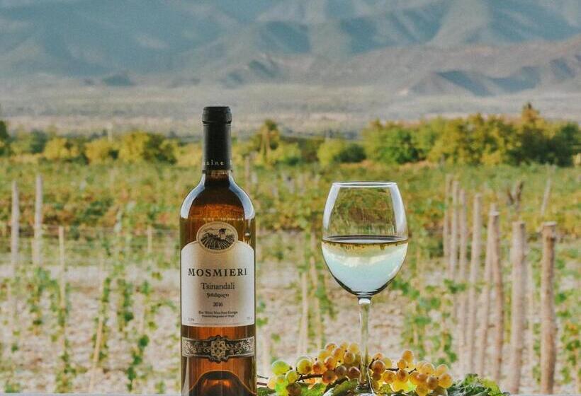 استراحتگاه Château Mosmieri Hotel & Winery