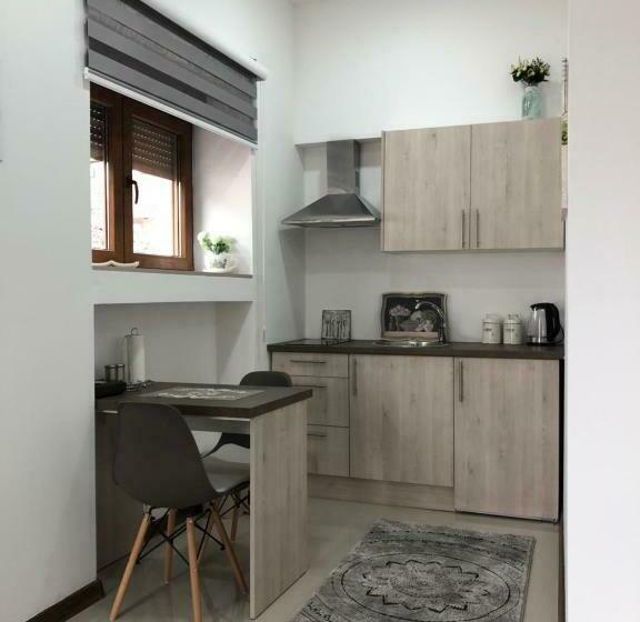 پانسیون Studio Apartment In Old Town With Parking