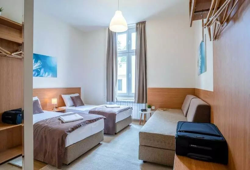 تختخواب و صبحانه Booking En Suite