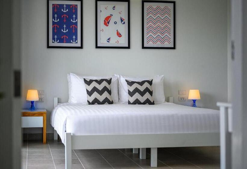 Maikhao Hotel, Phuket