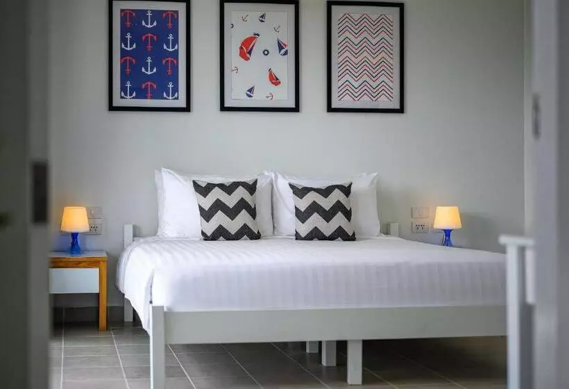 Maikhao Hotel, Phuket