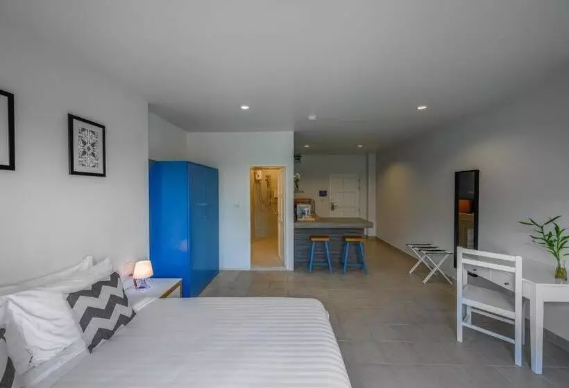 Maikhao Hotel, Phuket