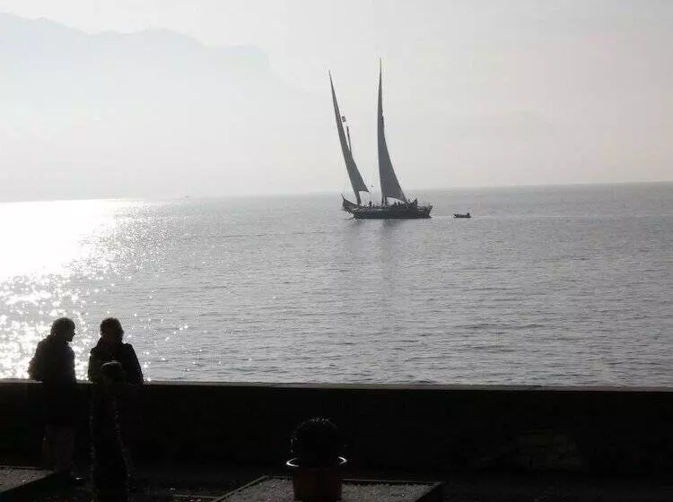 هتل De La Vieille Tour