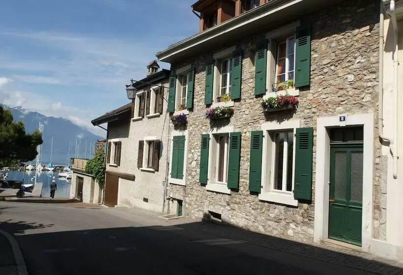 هتل De La Vieille Tour