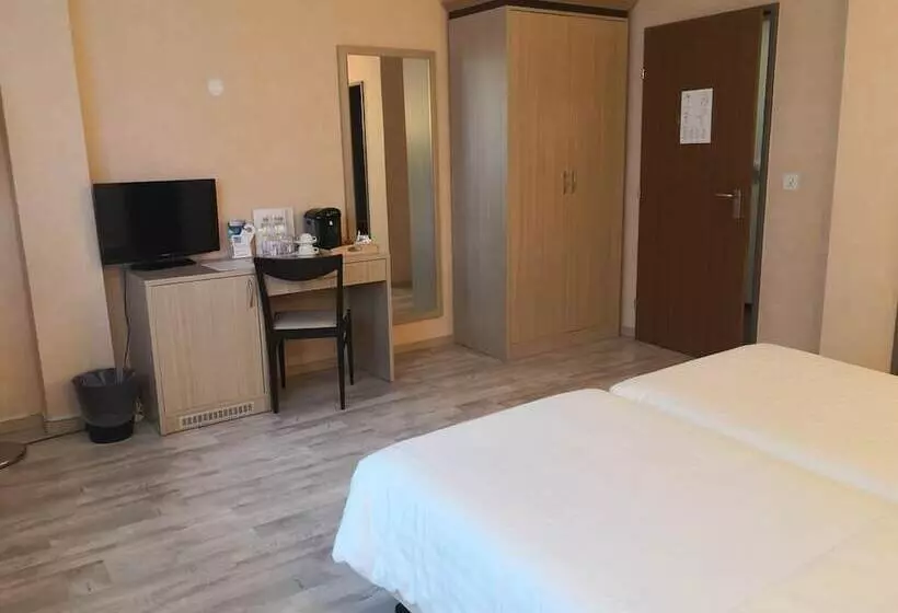 هتل De La Vieille Tour