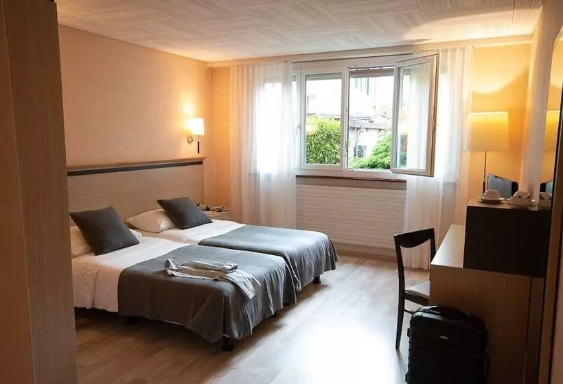 هتل De La Vieille Tour