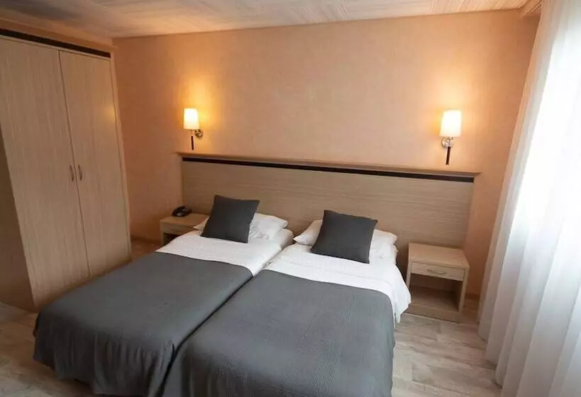 هتل De La Vieille Tour