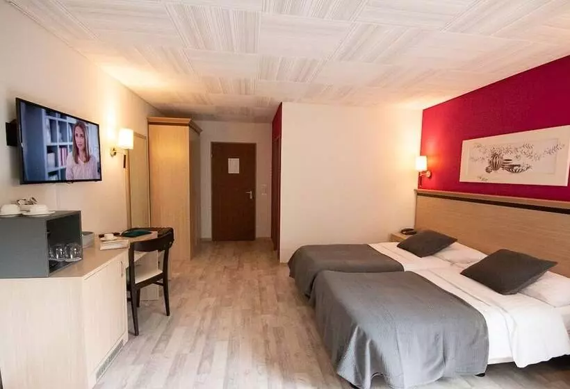 هتل De La Vieille Tour