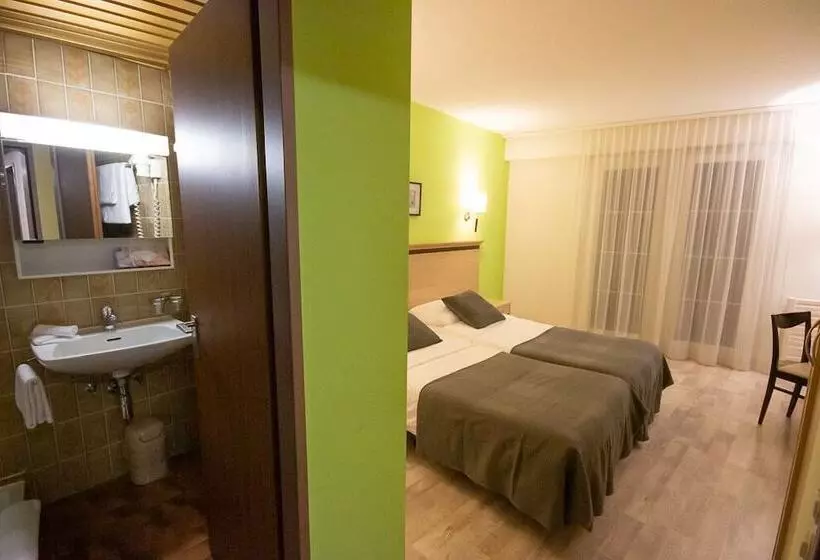 هتل De La Vieille Tour