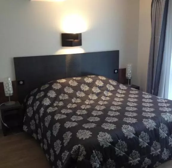 Отель Domaine De Kermodest