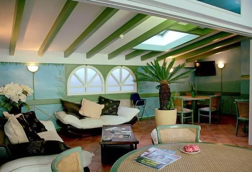 هتل Hôtel Du Port