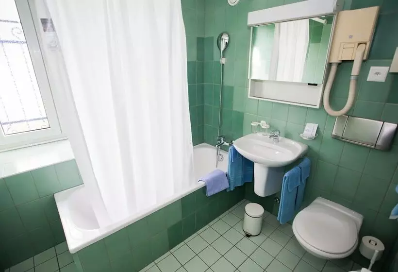 هتل Hôtel Du Port