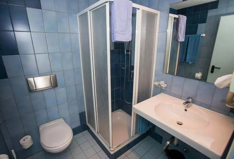 هتل Hôtel Du Port