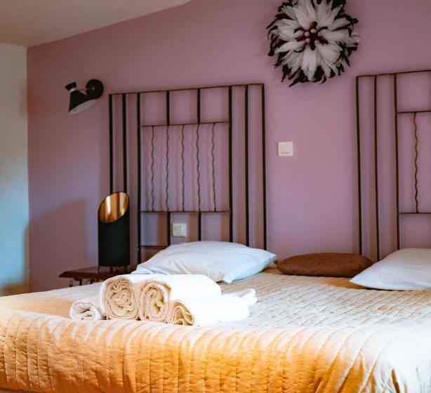 Отель Hôtel Mas De Baumes