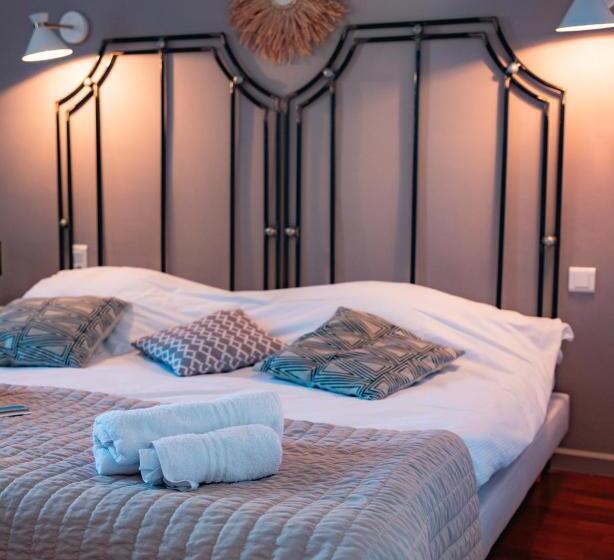 Отель Hôtel Mas De Baumes