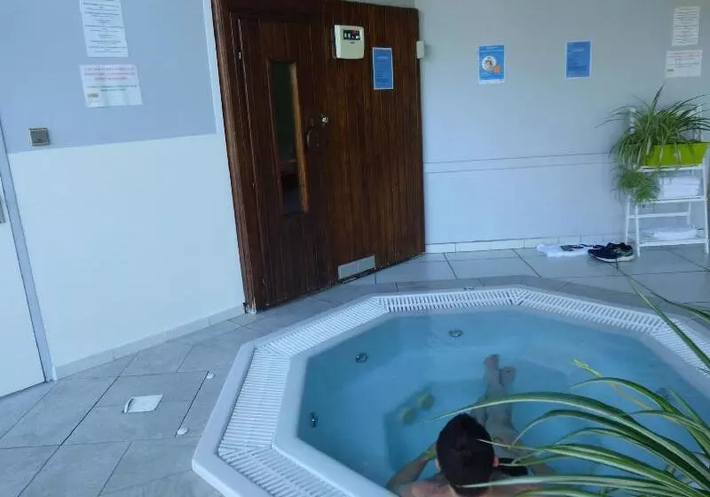 فندق Inspiration By Balladins Villefranche De Rouergue