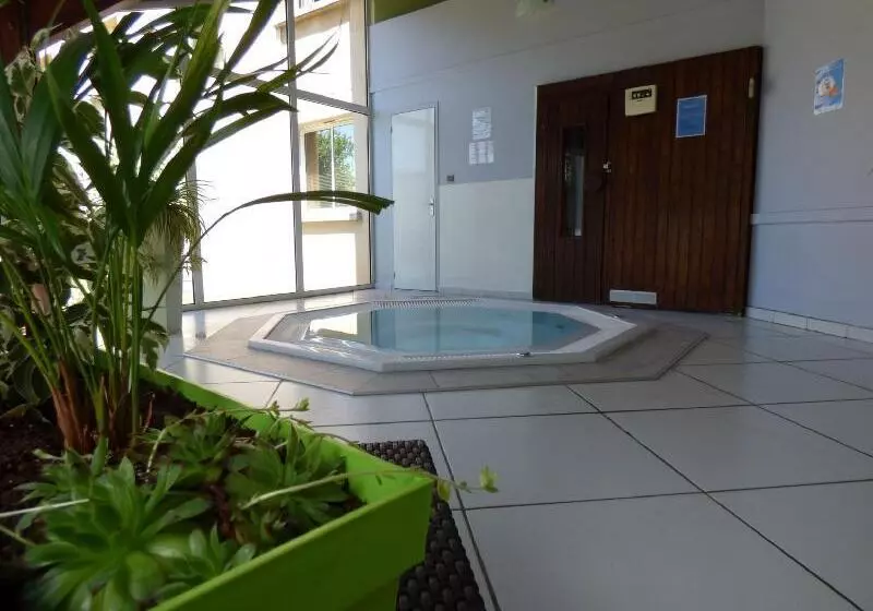 فندق Inspiration By Balladins Villefranche De Rouergue