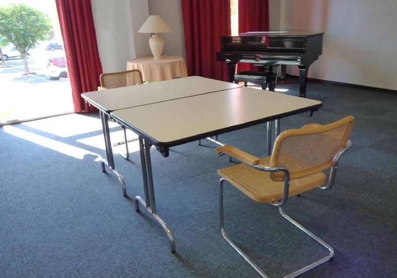 فندق Inspiration By Balladins Villefranche De Rouergue