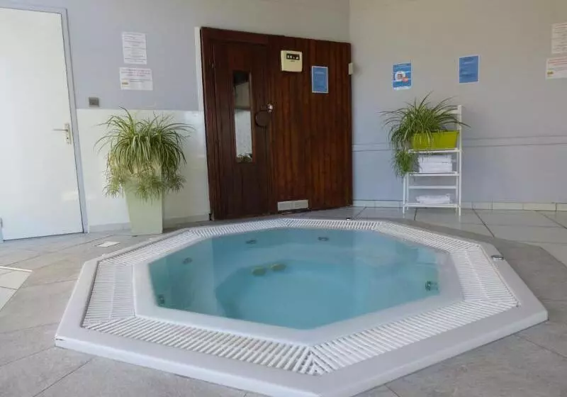 فندق Inspiration By Balladins Villefranche De Rouergue