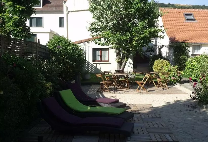 Отель Le Clos Robinson