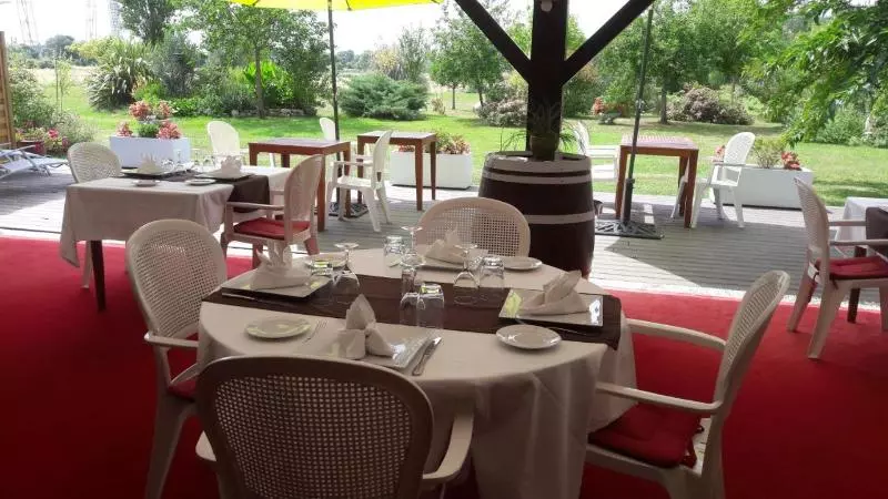 酒店 Hôtel Restaurant La Belle Poule Contact