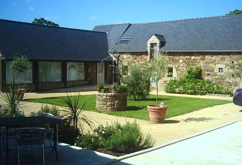 Отель Domaine De Kermodest