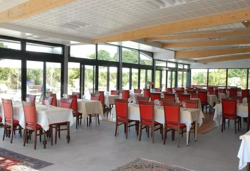 Отель Domaine De Kermodest