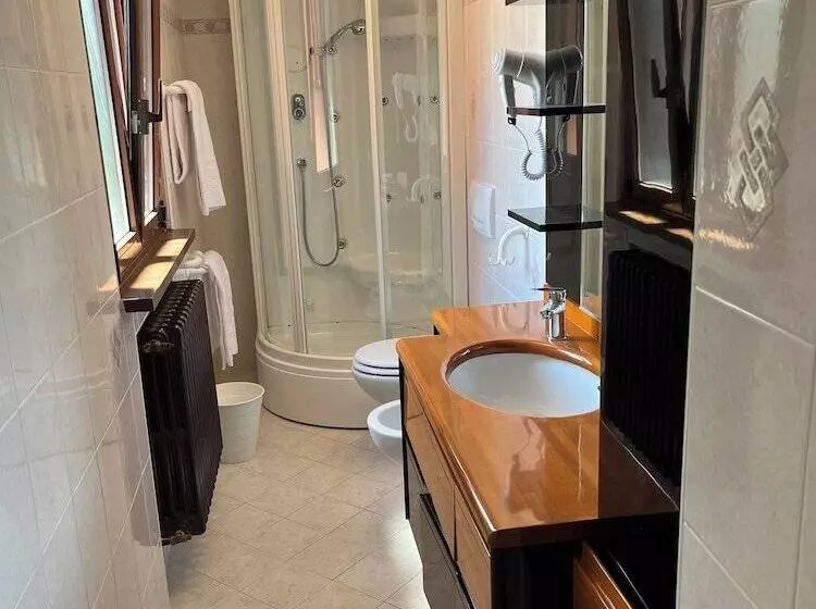 هتل Miralago B&b And Apartments