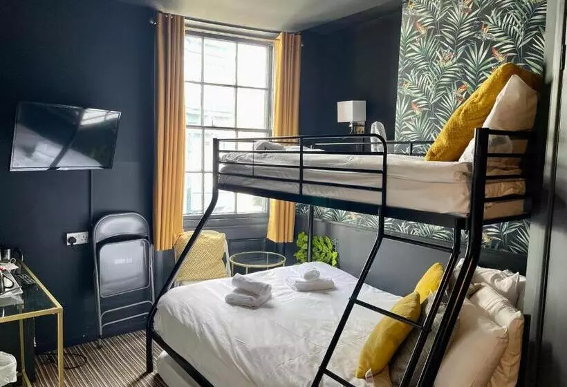 Brighton Black Hotel & Hot Tubs