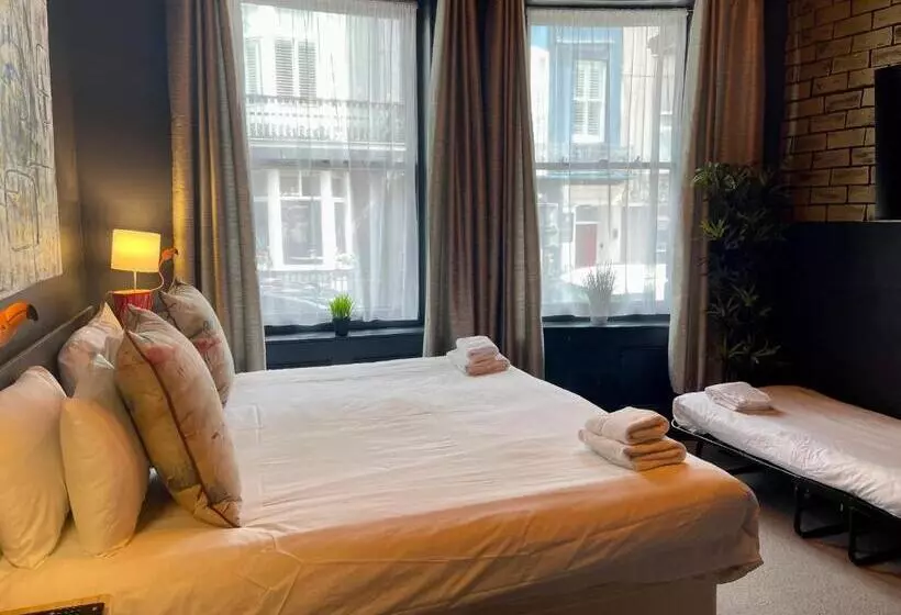 Brighton Black Hotel & Hot Tubs