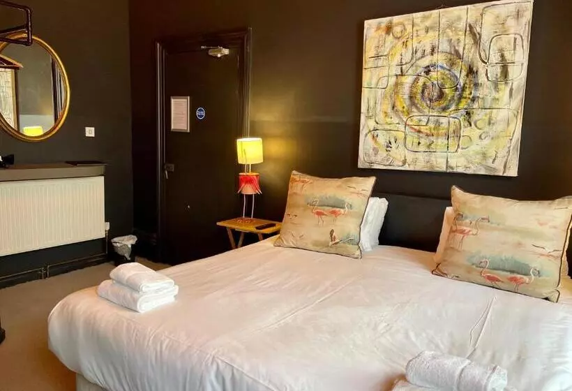 Brighton Black Hotel & Hot Tubs