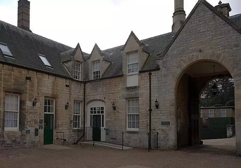 Отель Stoke Rochford Hall