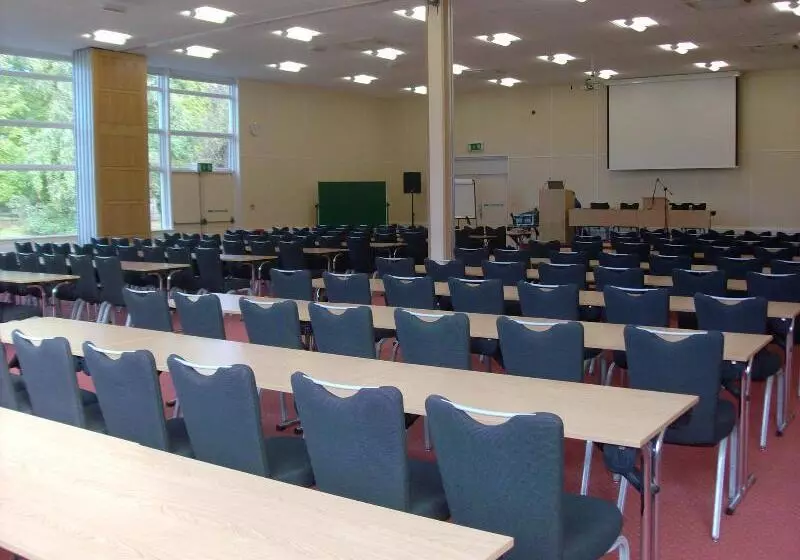 Отель Stoke Rochford Hall