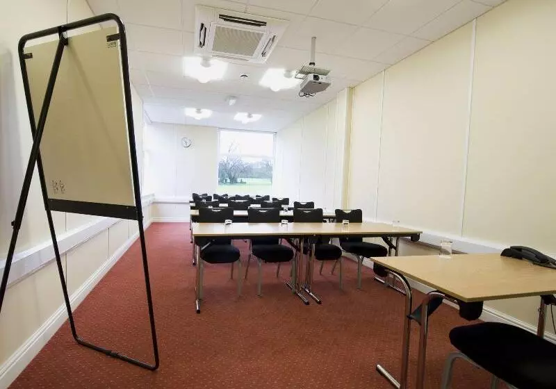 Отель Stoke Rochford Hall