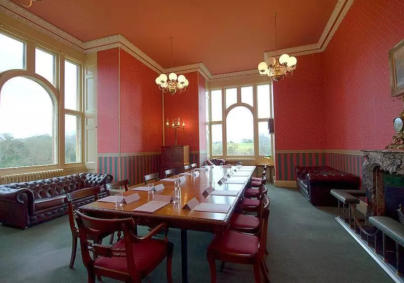 Отель Stoke Rochford Hall