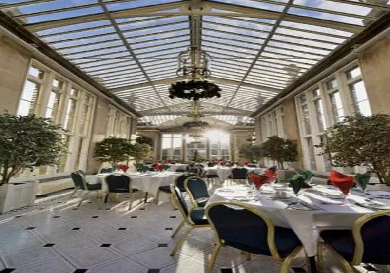 Отель Stoke Rochford Hall