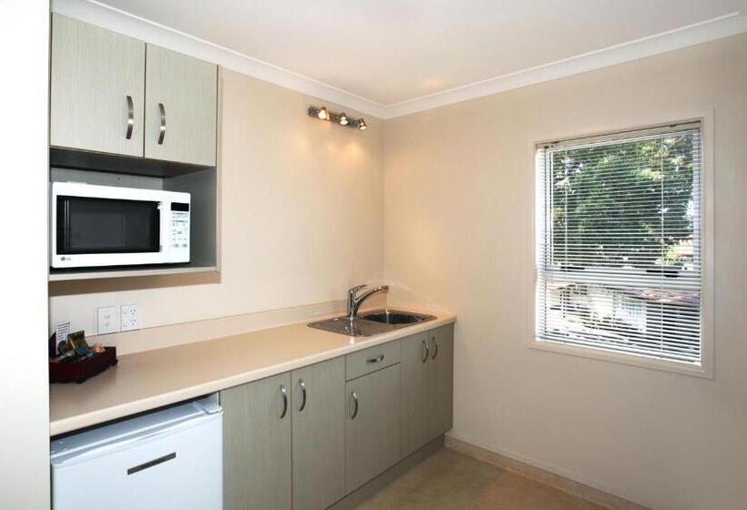 מוטל Touchwood Motor Lodge