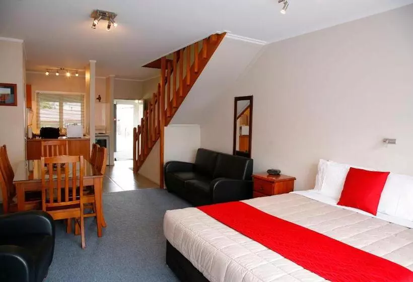 汽车旅馆  Touchwood Motor Lodge