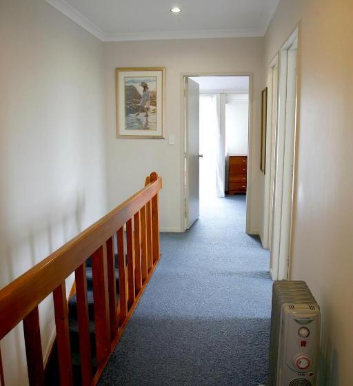 מוטל Touchwood Motor Lodge